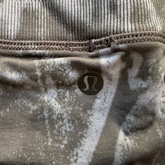 Lululemon Ebb To Street Tight *Wash Stone Wash
Graphite Grey Leggings size 12 - Picture 15 of 15